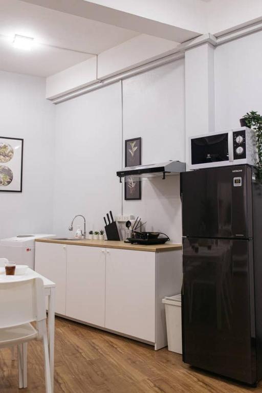 يو3 لارج 2 بيدروم فول كيتشين نير بي تى إس أودومسوك أخرى