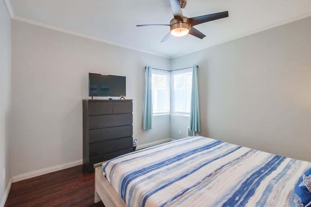 Manhattan Shores 1C Room