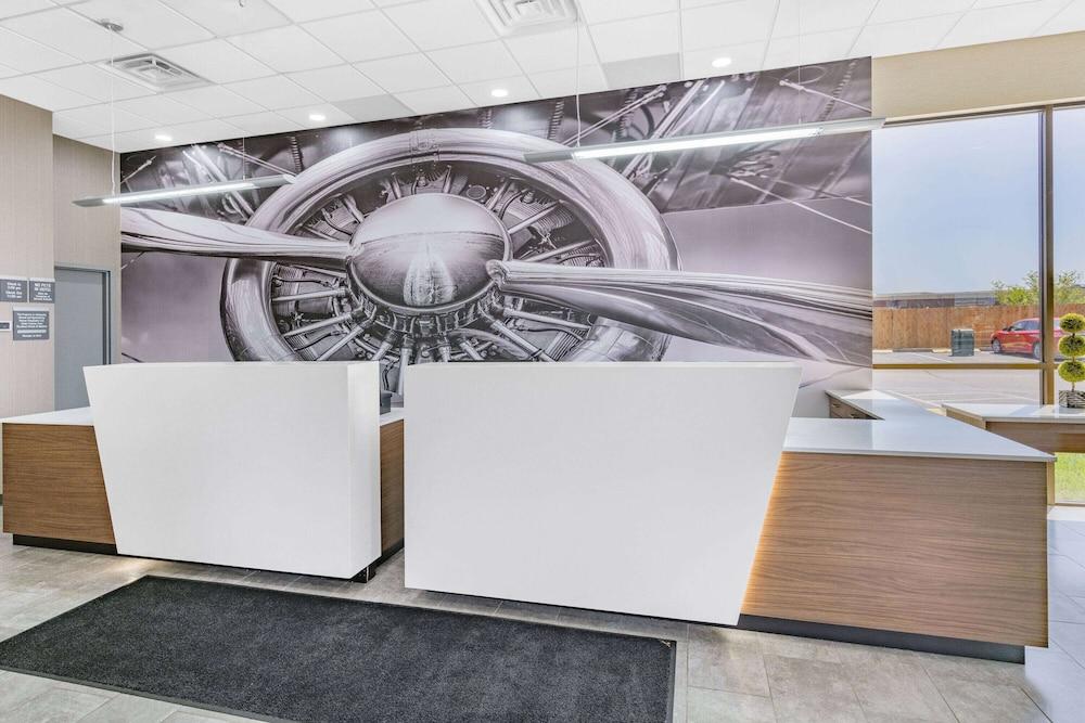 وينجيت باي ويندام ويتشيتا أيربورت الردهة