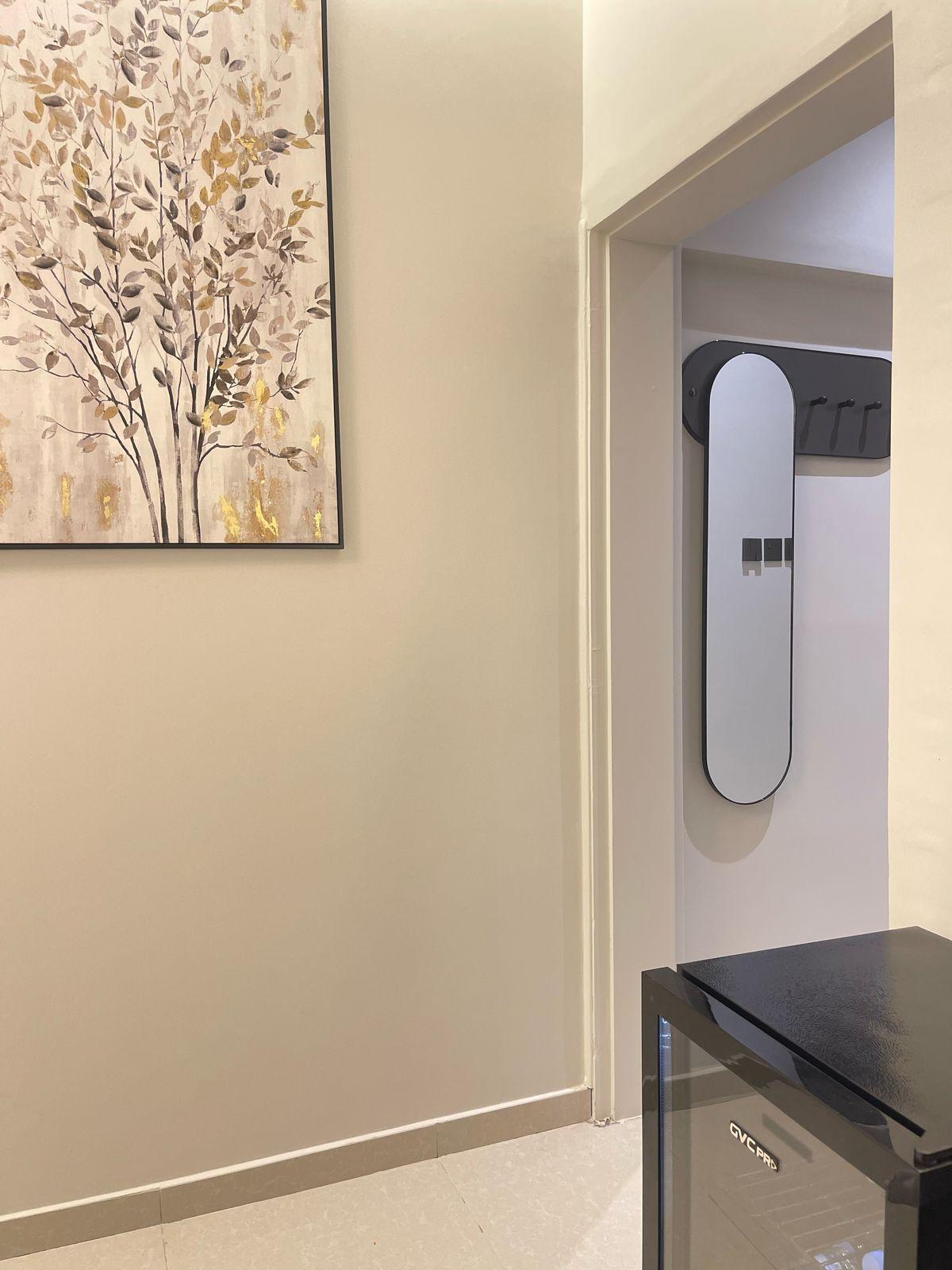 Elegant Studio with Comfortable and Simple Furniture | 5581 Bedroom