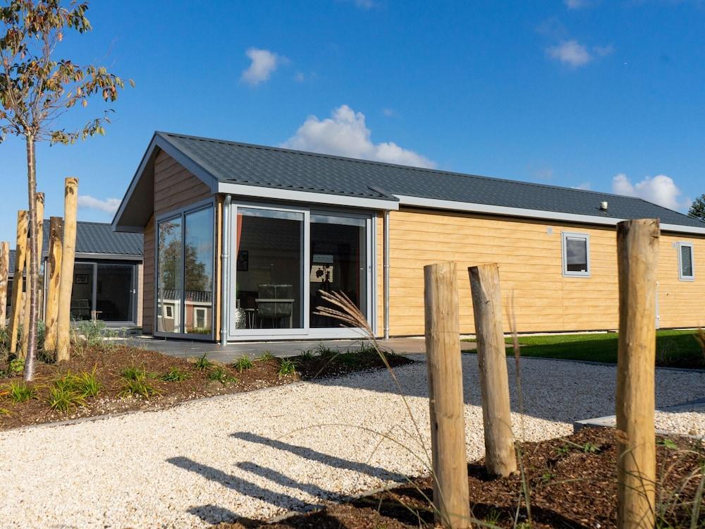 كومفورتابل تشاليت ويذ ميكرويف، نير إفتلينج