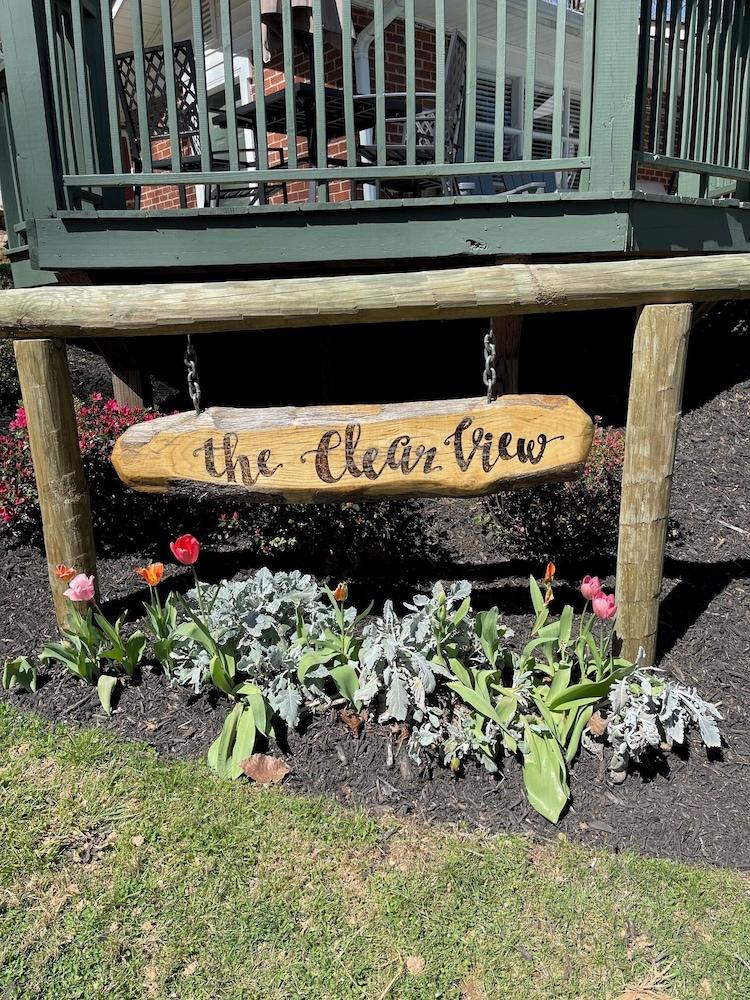 ماونتن أير كوتيدجز، إن، آند جلامبينج المنطقة الخارجية