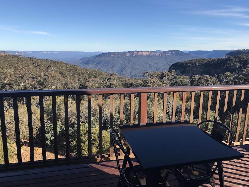 فالي أوف ذا واترز بي آند بي الصورة الأساسية