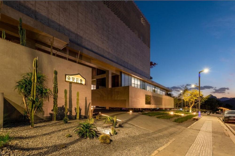 HUANG GUO SHU DUO BEI YUN SHE HOTEL Exterior