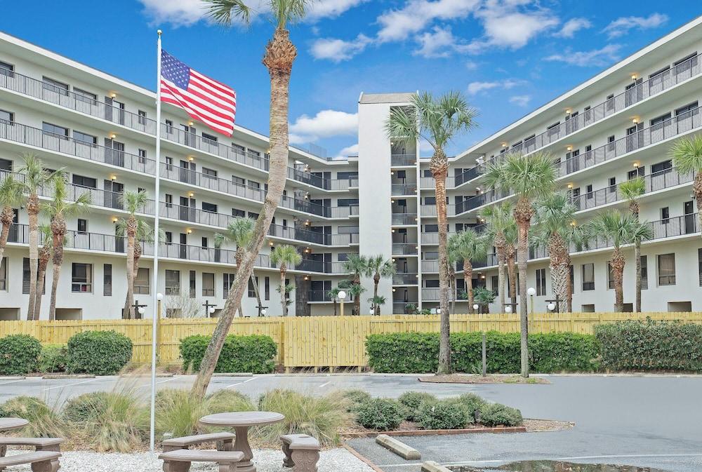 ليتشفيلد بيتش آند جولف ريزورت المنطقة المحيطة بالمنشأة