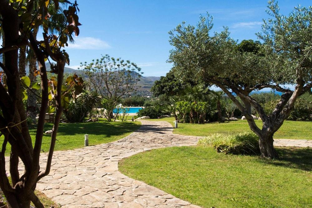 ال أوليفو بلو - سويت ويذ بالكوني 1 - لوك غرفة