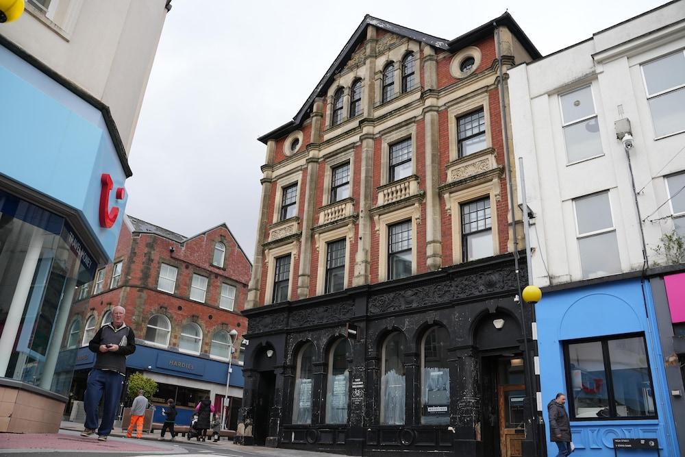 تشارمينج 1 بد آند بالكوني فلات إن ميرثير تيدفيل المنطقة الخارجية