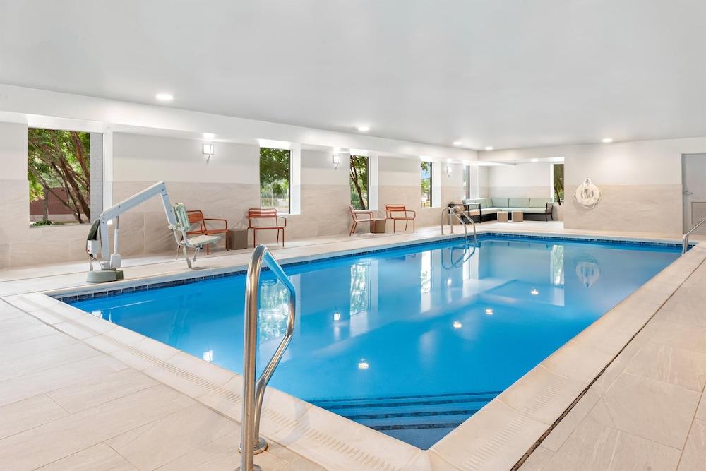 هامبتون إن باي هيلتون جينس فيل هاي ماركت زحليقة مائية