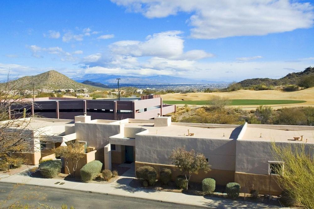 ستار باس جولف سويتس