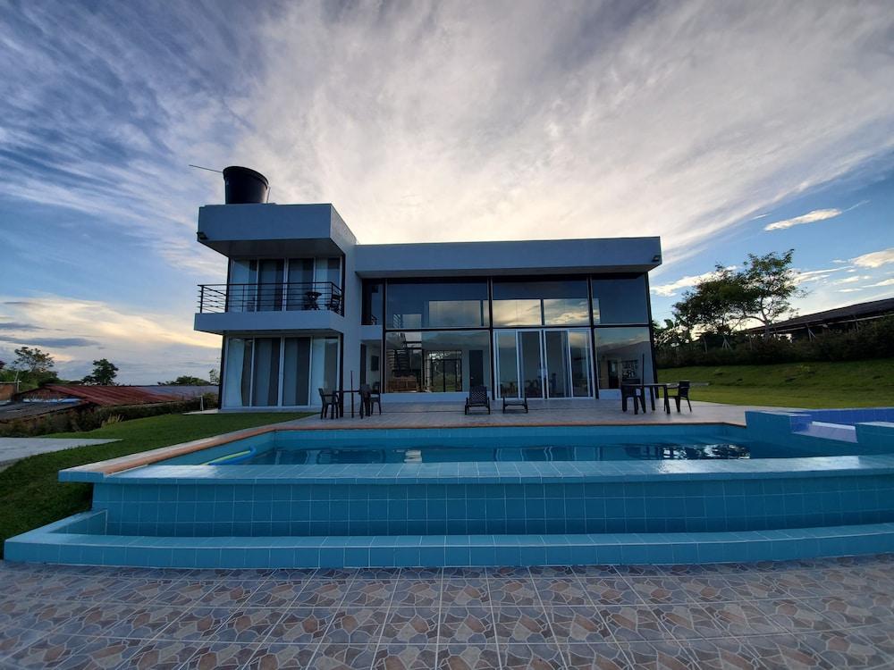 فيلا أليخوس