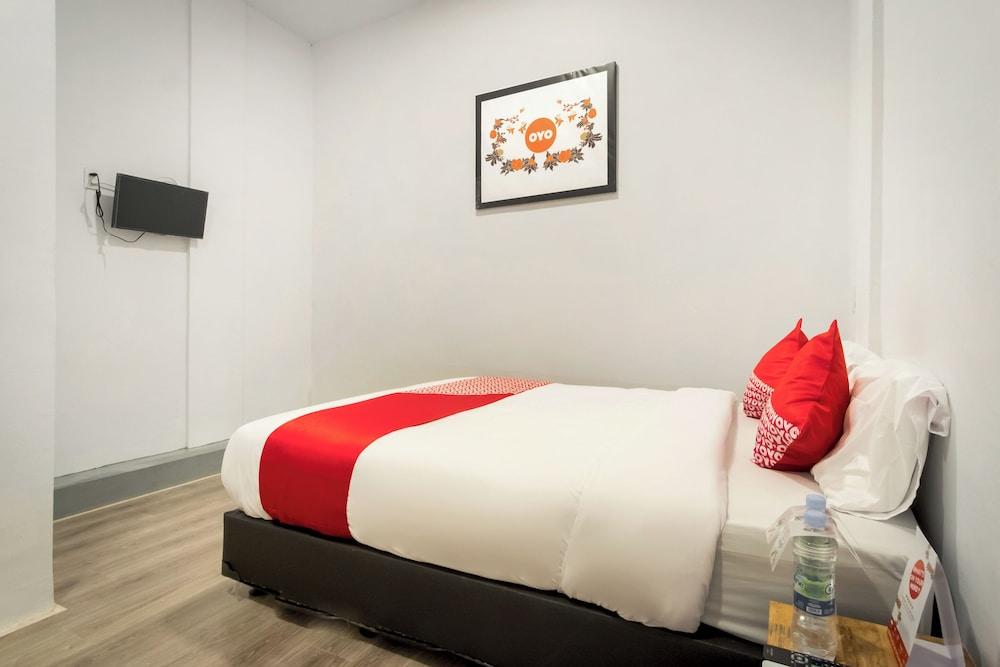 Hotel O Metropolitan Homestay Near Komplek Asia Megamas Medan Featured Image
