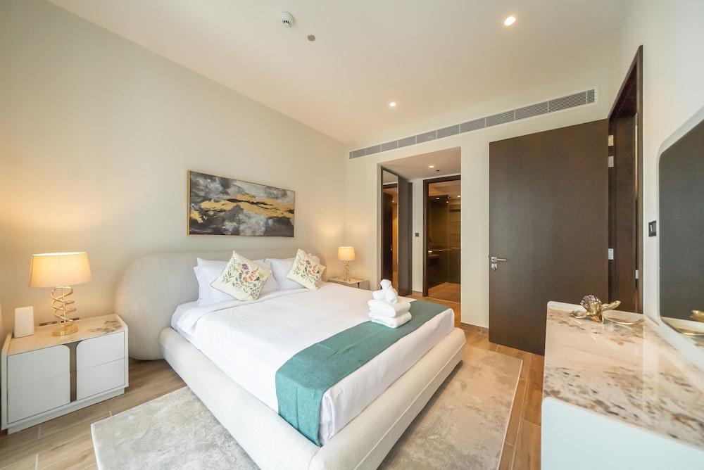 شقة هادئة ورائعة مكونة من غرفتي نوم في قلب دبي مارينا غرفة