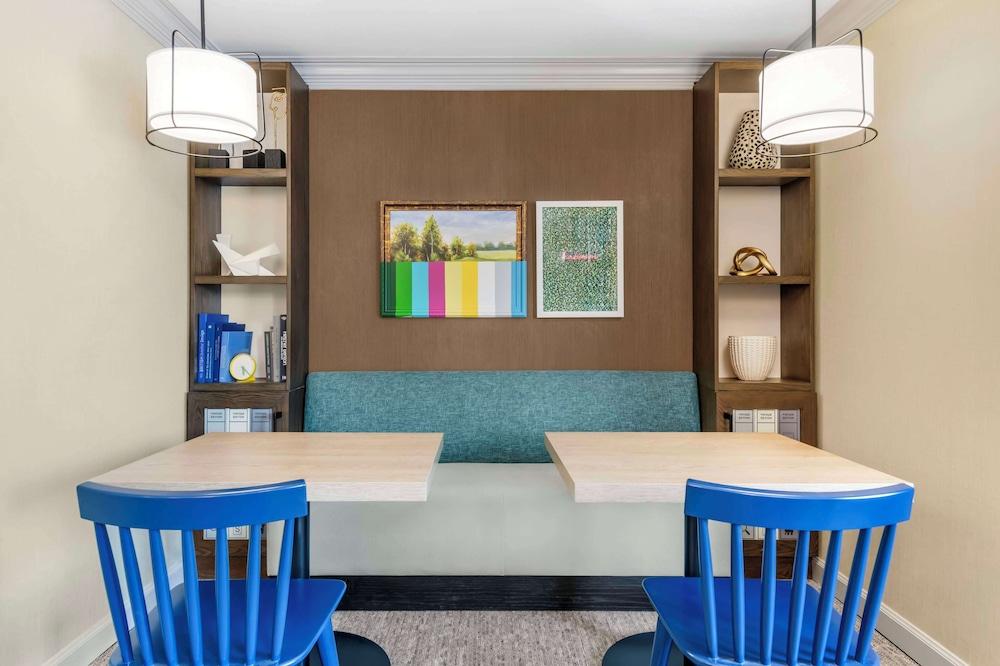 سونيستا إي إس سويتس دولز أيربورت تفاصيل الفندق من الداخل