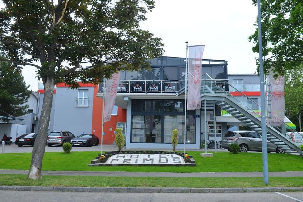 Primus Hotel & Apartments Exterior