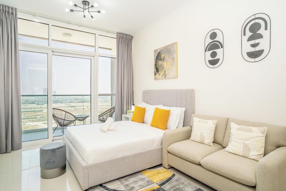 Tanin - Sleek Studio Offering Unobstructed City Views Featured Image