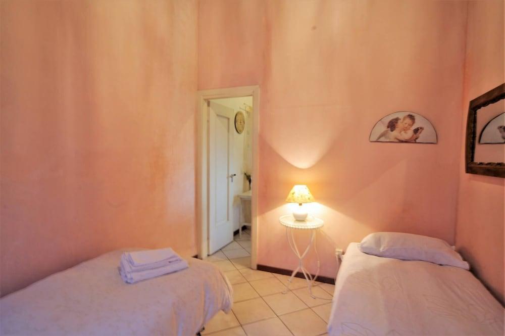 ثري روم أبارتمنت إن ذا  فاف نثين سينتري كورتيارد غرفة