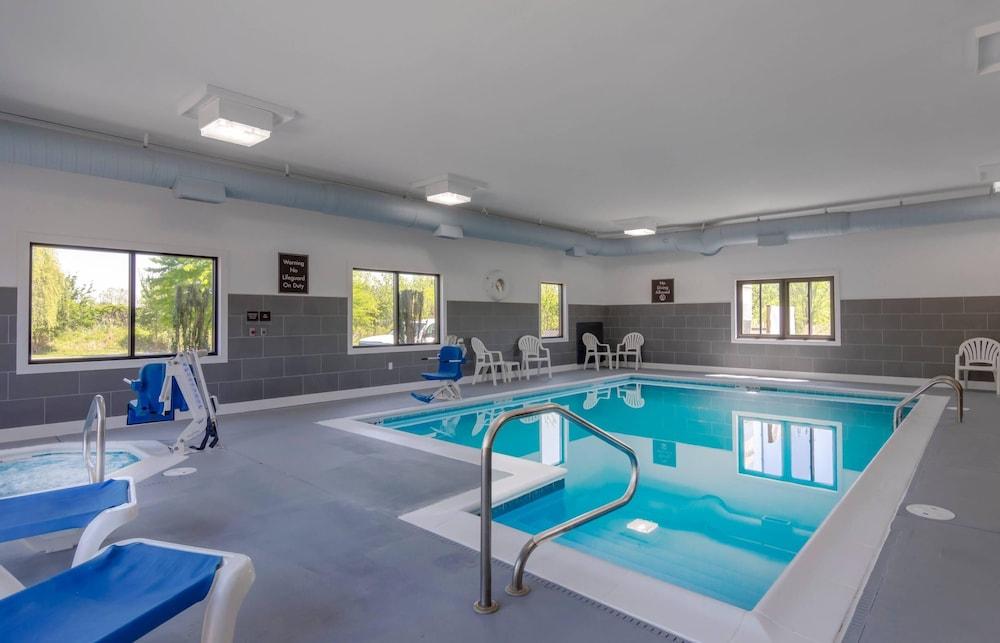 سلييب إن آند سويتس برينس جورج نير فورت لي زحليقة مائية