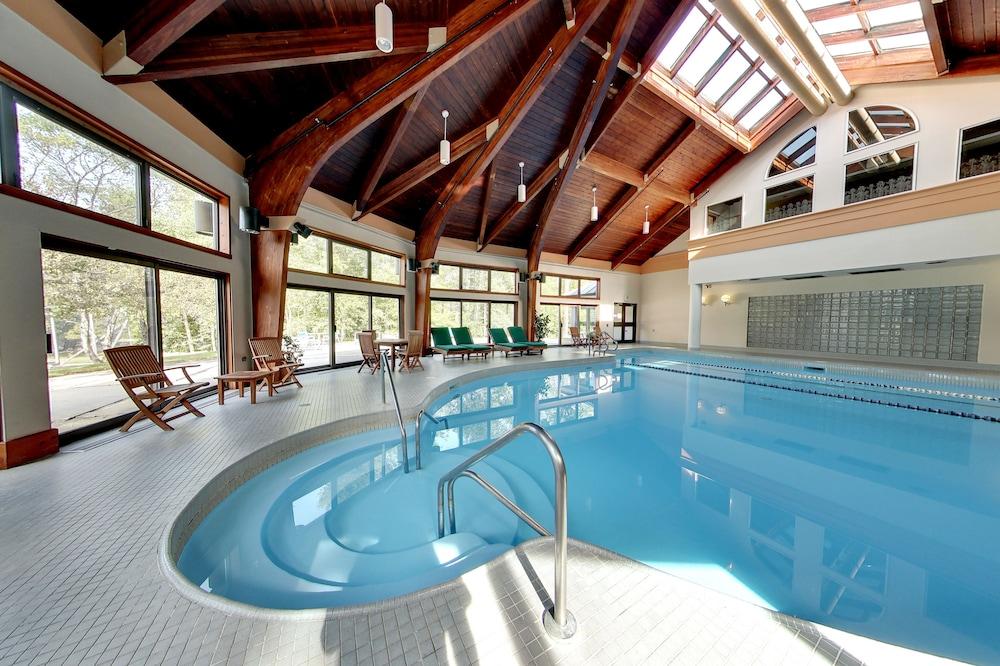 ذا وودز ريزورت آند سبا - جيت أواي حمام سباحة مغطى