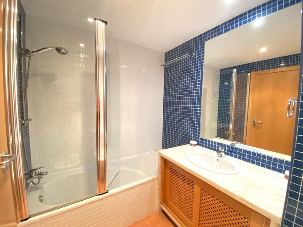 Albufeira Sunny Style With Pool by Homing Room