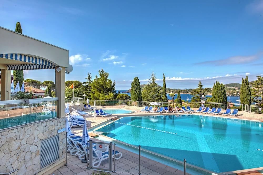 فيلاج كلوب ليه ما دي لي إستيريل حمام سباحة مكشوف