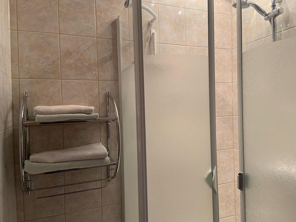 فيرينوونونج إم لوكايتستال جوسدا حمام