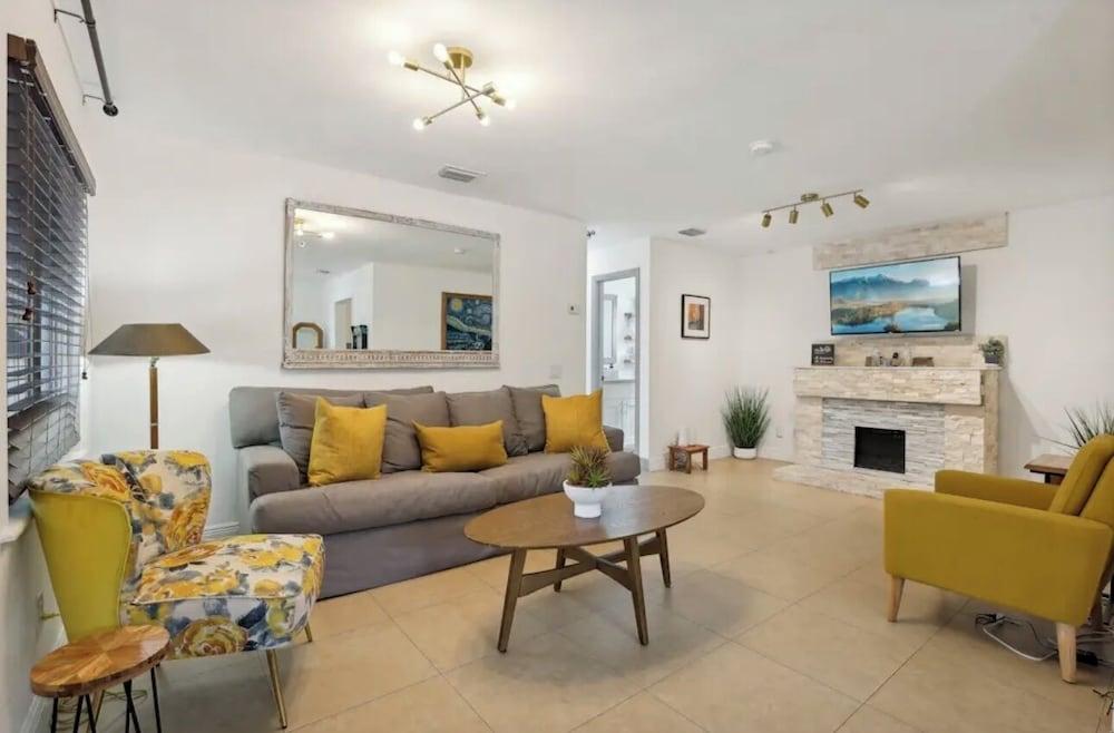 تروبيكال ميامي أواسيز