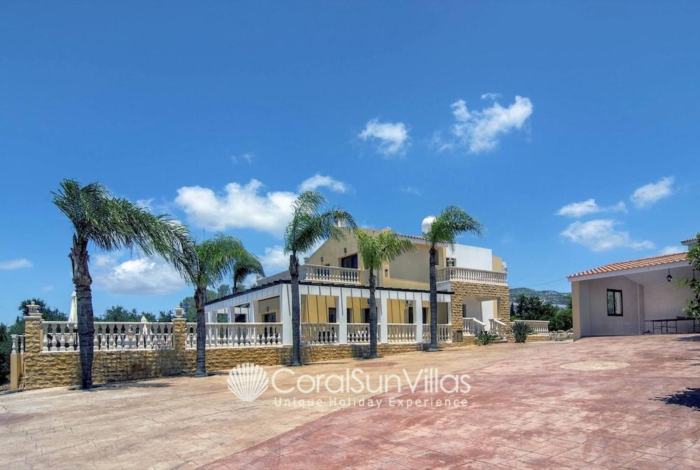 فابولاس فيلا إن كورال باي نير بيتش، أمينيتيز المنطقة الخارجية