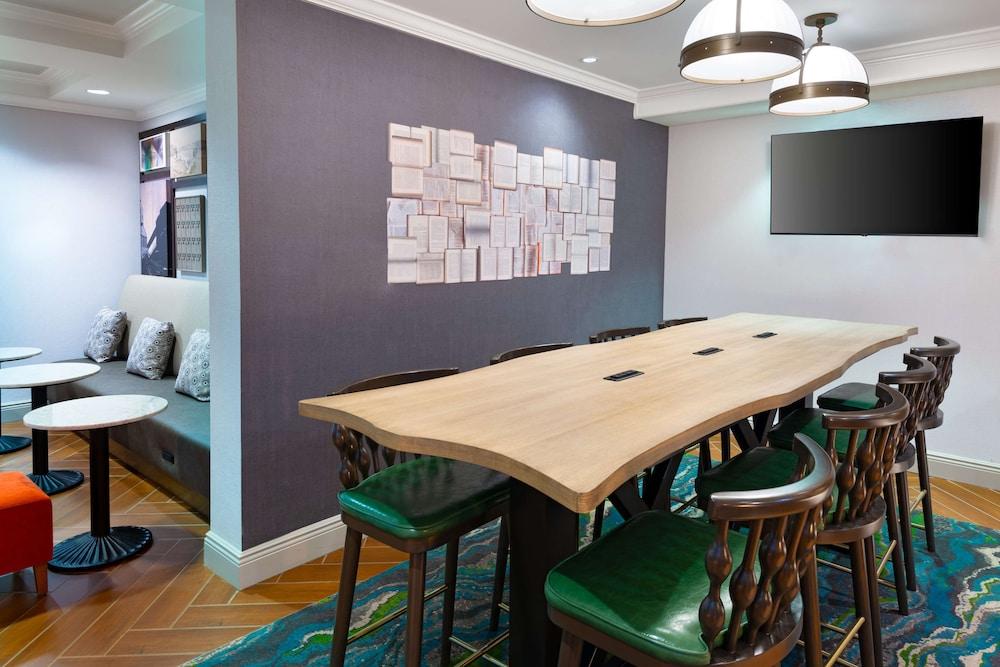 هامبتون إن بافالو-ويليامزفيل الردهة