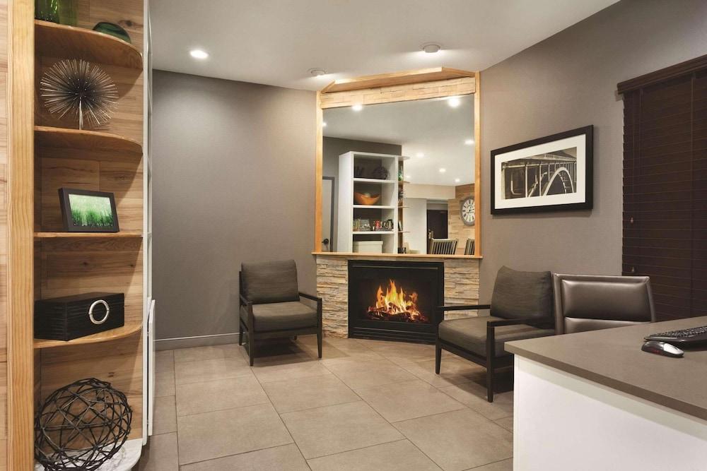 كانتري إن آند سويتس باي راديسون، بريانت (ليتل روك)، أركنساس الردهة