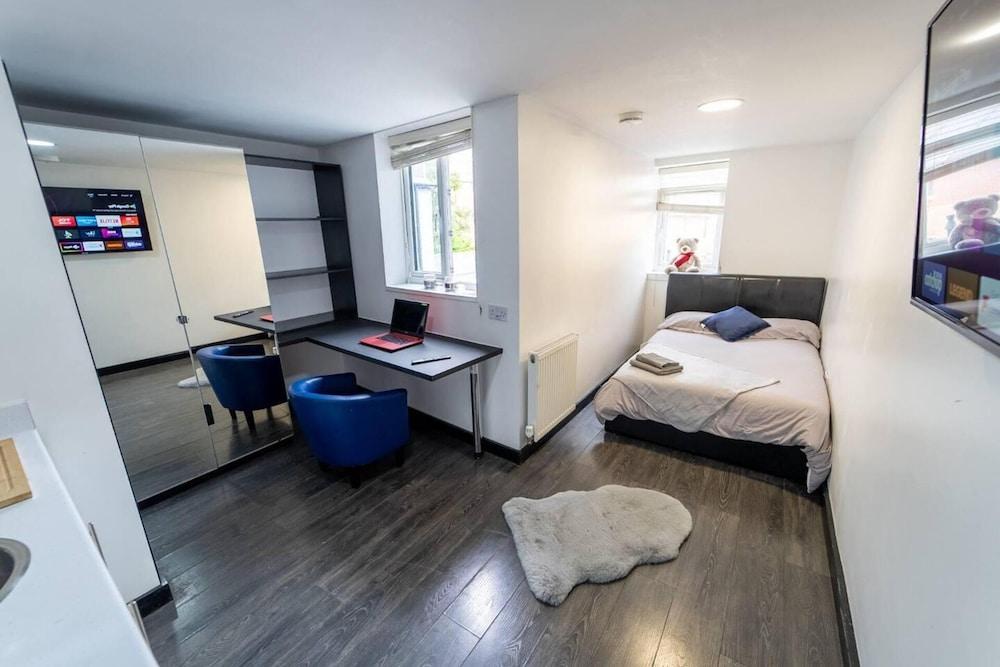 Stylish Studio for Short Term Near the City!