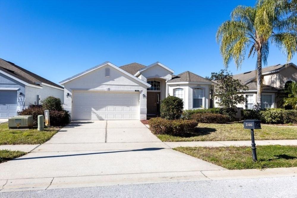 Cozy 4 Bed Pool Home With Spa 4 Bedroom Home by RedAwning Featured Image