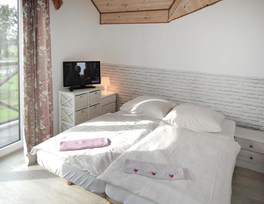 فيلا إن تروسشين باي ليك ويذ ناتورال بيتش غرفة