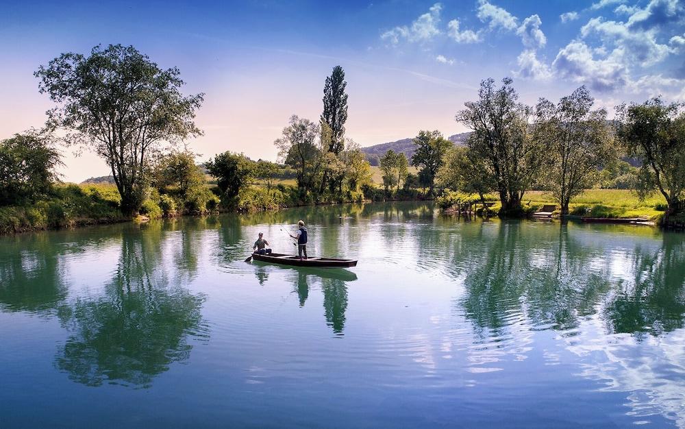 هوتل جراد أوتوسيك ريليه آند شاتو المنطقة الخارجية