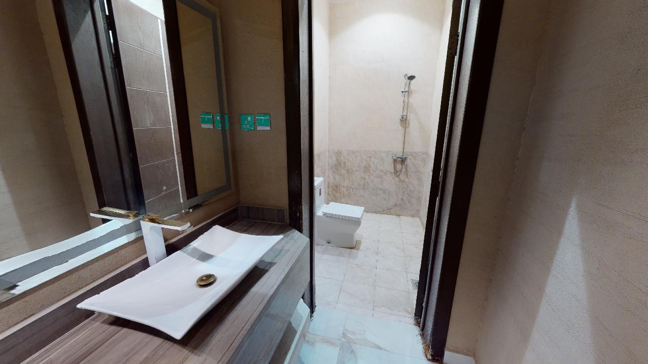 Elegant Chalet with Comfortable and Simple Furniture | 948 Bathroom
