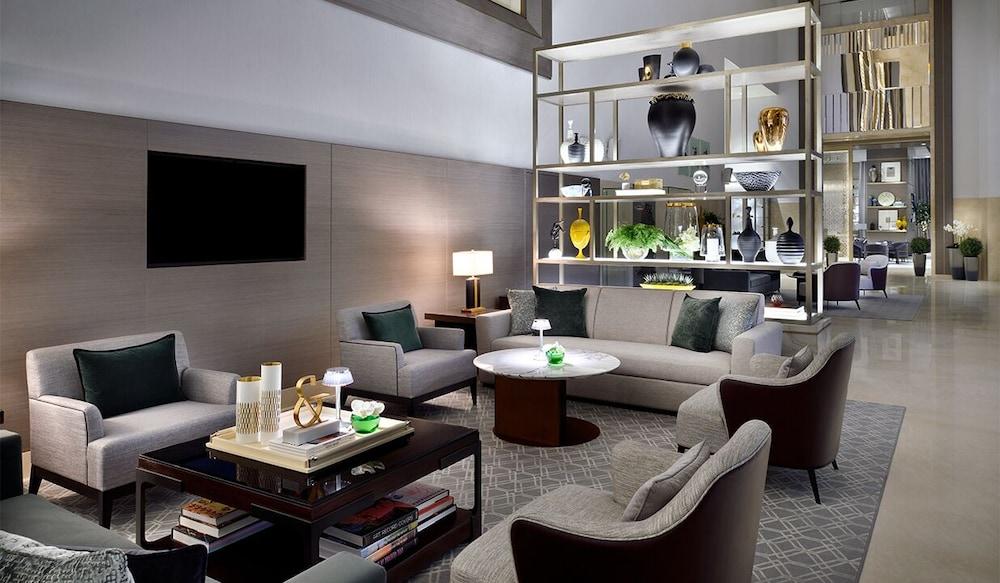 سوبر هوست - شقة فسيحة بإطلالات بانورامية خلابة على الأفق | العنوان دبي مول منطقة الجلوس في الردهة