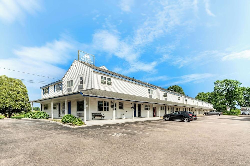 أميريكاز بيست فاليو إن ستونينجتون ميستك الصورة الأساسية