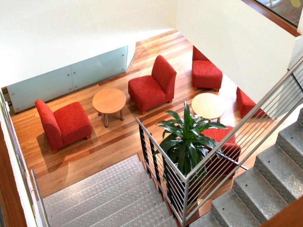 واي إي آيتش إس هوتل ملبورن سي بي دي منطقة الجلوس في الردهة