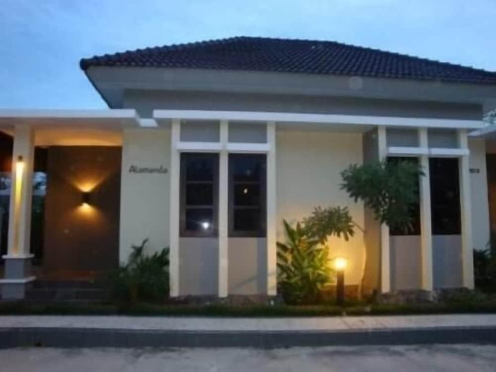 Luxio Hotel Sorong Exterior