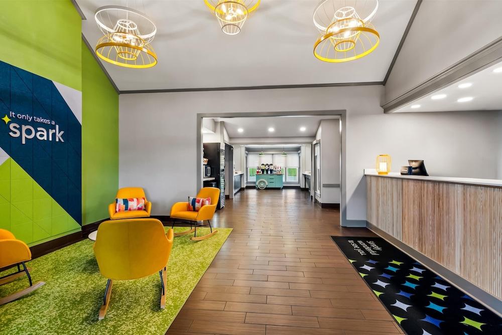 سبارك باي هيلتون ويثفيل هولستون رود آي 81 الردهة