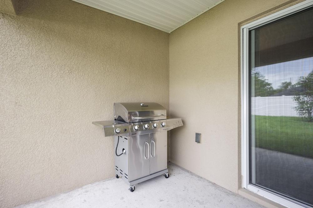 Manatee Manor Property Grounds