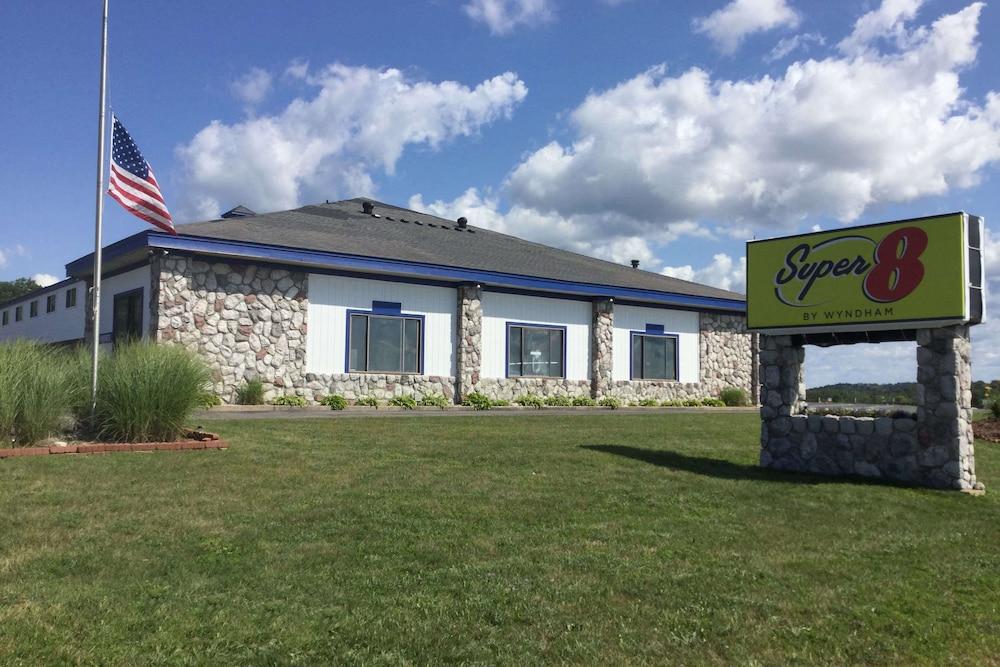 سوبر 8 باي ويندام بيتوسكي