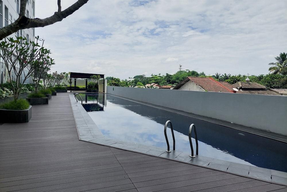Minimalist Studio Apartment At Serpong Garden Outdoor Pool