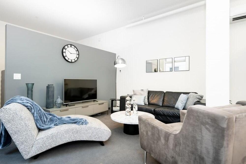 بريميوا 2 او و وفت ي نت بركينج روف توب باتيو بي دي ج يا غرفة