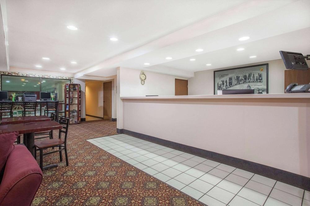 Super 8 by Wyndham Gettysburg Lobby