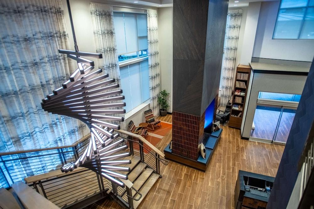 دبل تري باي هيلتون آشفيل داونتاون الردهة