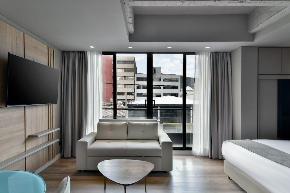 w Radiant 2BR w/ Marvelous Deco in Unicentro Room