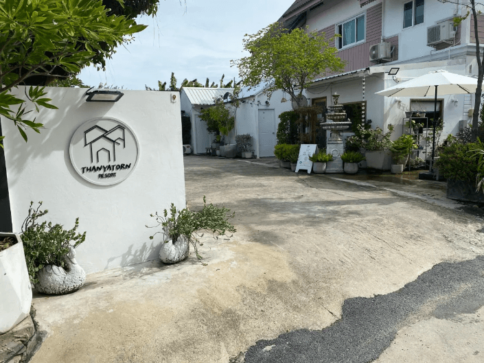 Thanyatorn Resort