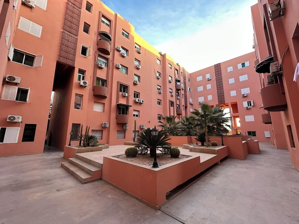 منزل فاخر - على بُعد 3 دقائق من جليز الصورة الأساسية