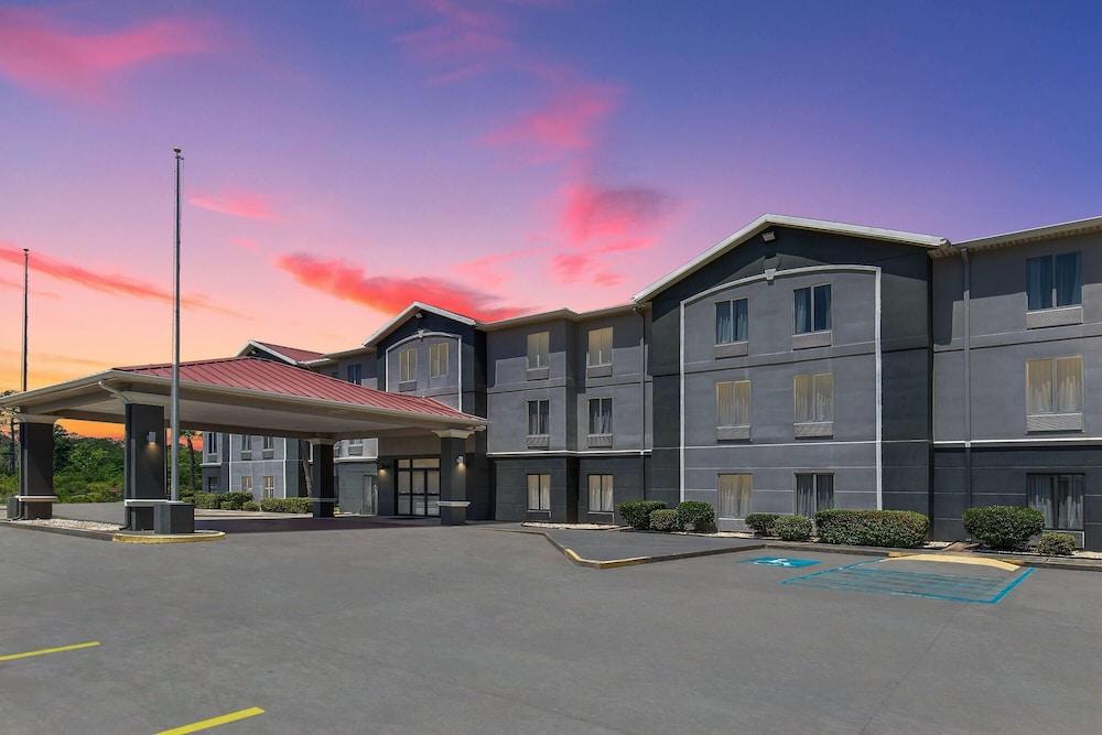 Baymont by Wyndham Moss Point Exterior