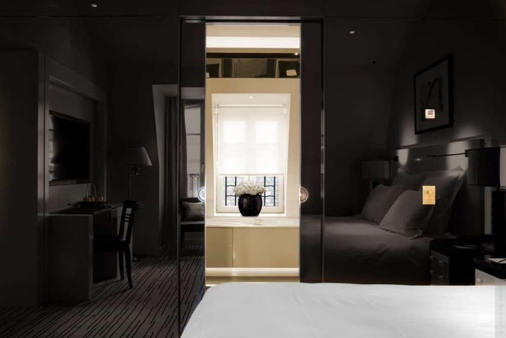 Hôtel Montaigne Room